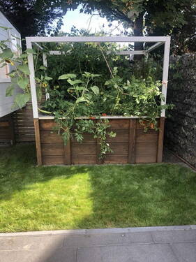 Hochbeet im Garten - 
