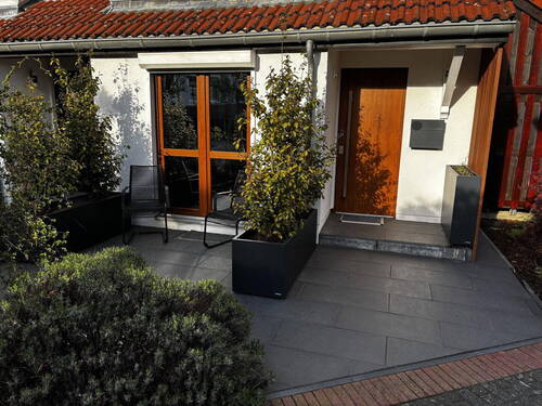 Eingangsbereich, Terrasse - 5 Zimmer Reihenendhaus zum Kaufen in Düsseldorf