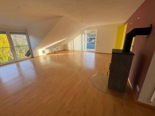 Wohn- / Esszimmer - 