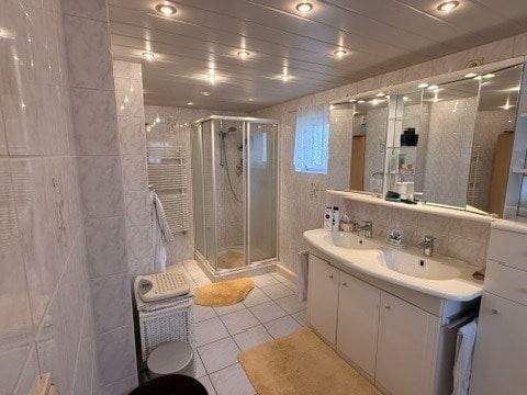 Bad Obergeschoss b - Bauernhaus, Landhaus mit 120,00 m² in Zülpich zum Kaufen