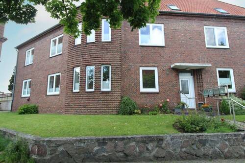 Straßenansicht - Eigentumswohnung mit tollem Grundriss und Gartenzugang in Bestlage von Schleswig