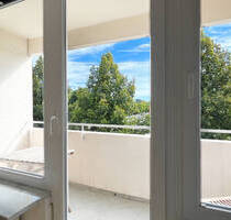 Bezugsfreies Apartment mit Balkon - direkt an der U-Bahn - gross hell renoviert - München Moosach