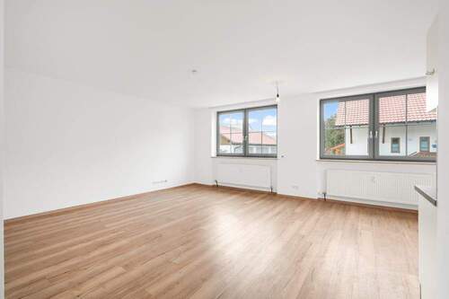 Wohnzimmer - 4 Zimmer Etagenwohnung zum Kaufen in Neumarkt/ Voggenthal