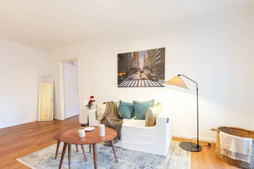 Wohnzimmer 2 - 2 Zimmer Etagenwohnung zum Kaufen in Ottobrunn