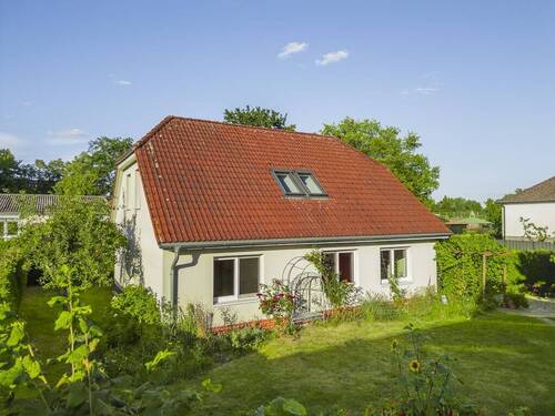 Drohnenfoto Haus gartenseitig - 5 Zimmer Einfamilienhaus zum Kaufen in Neustadt