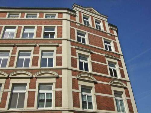 Mehrfamilienhaus Bornhövedstraße 41 - Gemütliche 3-Zimmer-Wohnung++mit Wannenbad++und mit Balkon