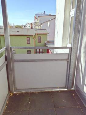 Balkon zum Innenhof - 3 Zimmer Etagenwohnung zur Miete in Schwerin