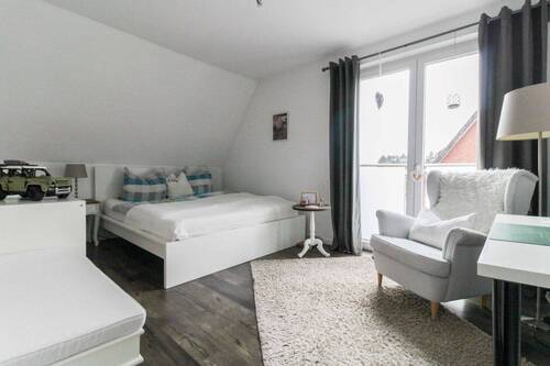 Schlafzimmer I DG - Top modernisiert in Laggenbeck: Doppelhaushälfte mit Wintergarten, Sauna & großer Doppelgarage