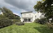 Haus und Gartenansicht - 