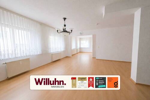 Großzügiges Wohnzimmer - Komfortables Wohnen mit Hauscharakter 