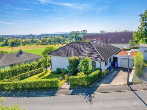Außenansicht - 5 Zimmer Bungalow zum Kaufen in Mainstockheim