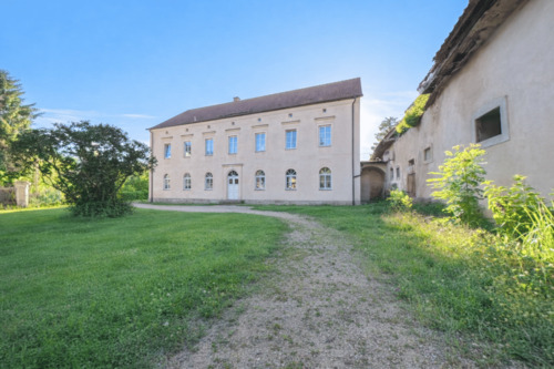 Hof Ansicht Gutshaus - 9 Zimmer Mehrfamilienhaus, Wohnhaus zum Kaufen in Zeitz