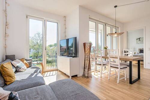 Wohnzimmer - Etagenwohnung mit sonnigem Balkon und Wohnküche - Zaunkönige