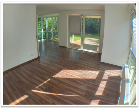 Wohnzimmer mit Terrassenzugang - Etagenwohnung mit 90,60 m² in Berlin zum Kaufen