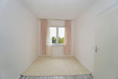 Zimmer - 3-Zimmer-Wohnung mit Tageslichtbad - gepflegt & saniert