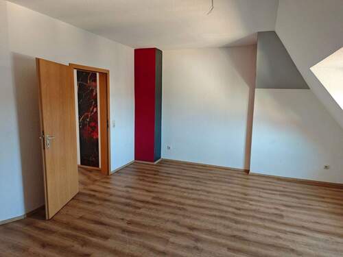 Wohnzimmer - 4 Zimmer Etagenwohnung zur Miete in Regis-Breitingen