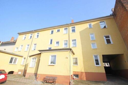 AnKaSa Immobilien GmbH - AnKaSa GmbH*Familienwohnung mit*4 Zimmer*2 Bäder*2xDusche*Badewanne*großer Garten*Stellplatz mgl.