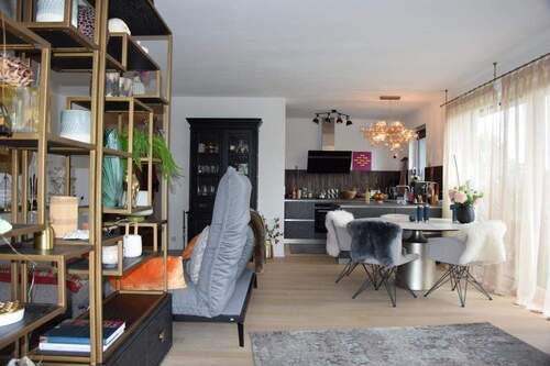 Wohn- u. Esszimmer - 