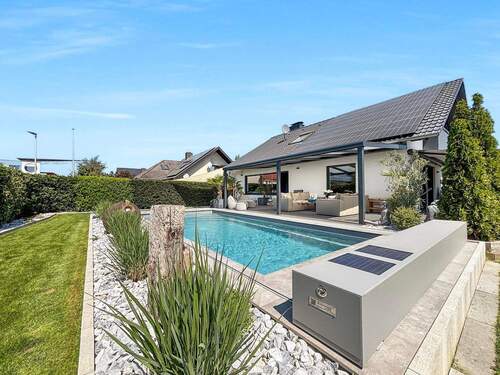 TRAUMHAFTER GARTEN - CHARAKTER, RUHE UND RAUM - Kern­saniertes Einfamilienhaus mit Pool in Großostheim