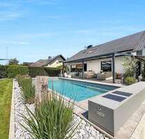 CHARAKTER, RUHE UND RAUM - Kern­saniertes Einfamilienhaus mit Pool in Großostheim