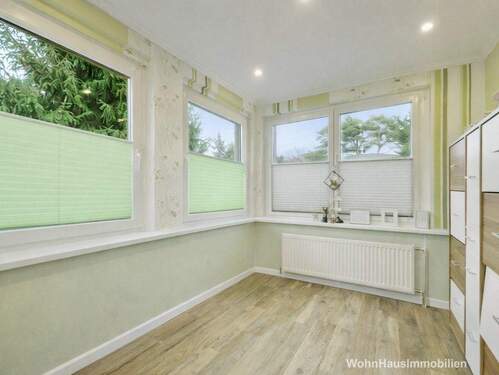 Veranda als Eingangsbereich - 6 Zimmer Einfamilienhaus in Berlin / Mahlsdorf