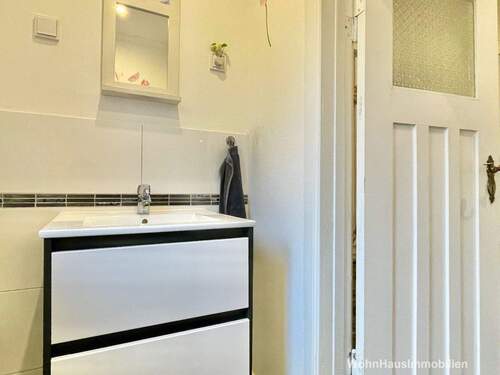 Gäste WC vom Flur aus - 