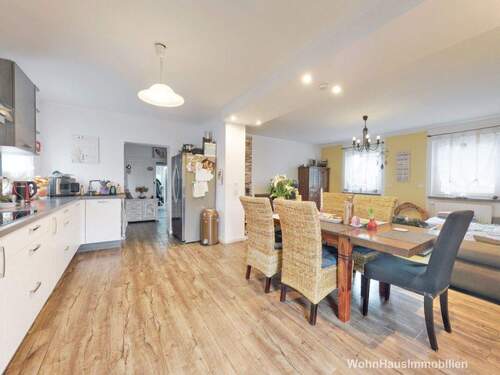 Küche mit Blick zum Flur - 