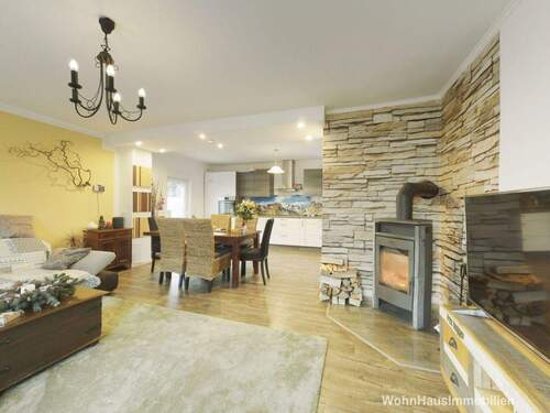 Wohnzimmer mit Kamin - 