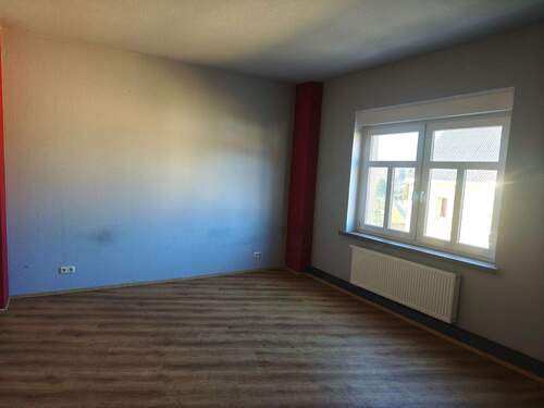 Wohnzimmer - 4 Zimmer Etagenwohnung zur Miete in Regis-Breitingen