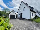 Außenansicht - Charmantes Ein- oder Zweifamilienhaus mit vielseitigen Nutzungsmöglichkeiten und großzügigem Garten in Knetterheide!