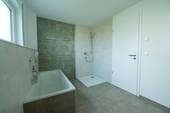 Tageslichtbad in unserem Musterhaus - 