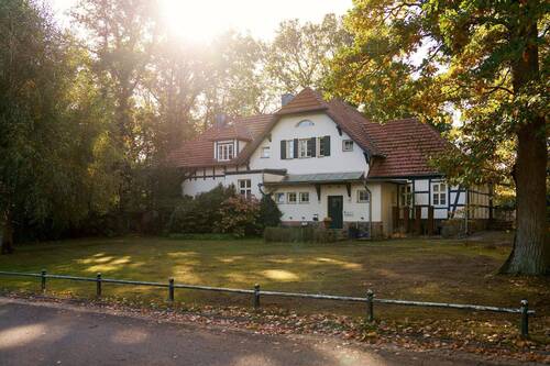Straßenansicht - Historisches Landhaus trifft modernes Wohnen