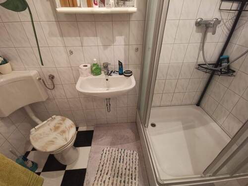 Bad mit Dusche EG - 