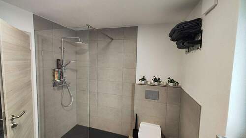 Dusche OG - 5 Zimmer Doppelhaushälfte in Zell unter Aichelberg