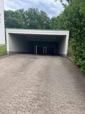 Tiefgaragen-Einfahrt - 