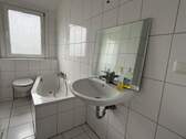 Badezimmer - 1 Zimmer Mehrfamilienhaus, Wohnhaus in Oberursel