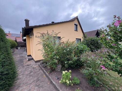 Wohnhausansicht - Eckgrundstück in Stein (Unterweihersbuch) - Viel Potenzial für Ihr individuelles Zuhause!