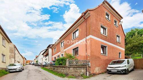 Außenansicht 1 - Zweifamilienhaus mit viel Platz und Gestaltungsfreiheit in ruhiger Lage
