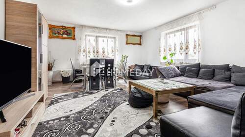 1. OG Wohnzimmer 1 - 8 Zimmer Mehrfamilienhaus, Wohnhaus in Tännesberg