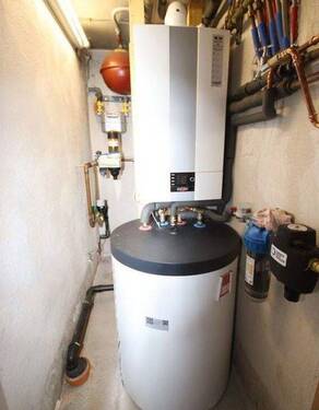 neue Gaszentralheizung mit Warmwasseraufbereitung - 