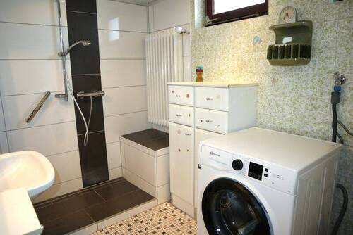 Badezimmer mit Dusche - 