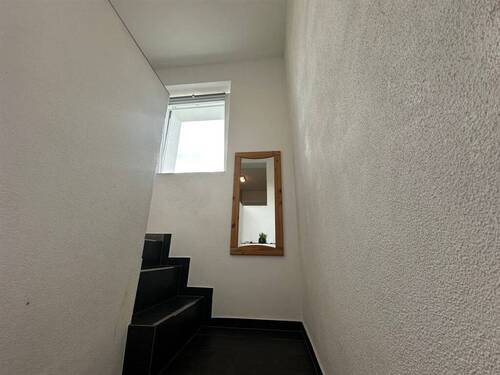 Übergang ins Obergeschoss mit natürlichem Licht - 