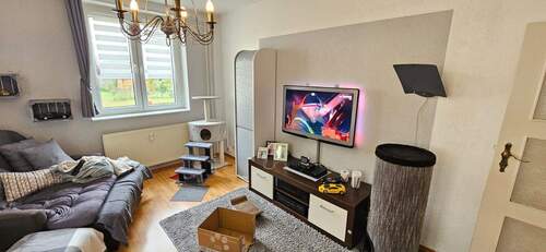 Wohnzimmer - Sehr gepflegte 2-Zimmer-Wohnung mit ansprechenden Wohnraum und nützlichem Kellerraum