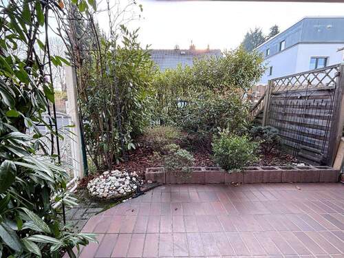 Terrasse mit kleinem Garten - 