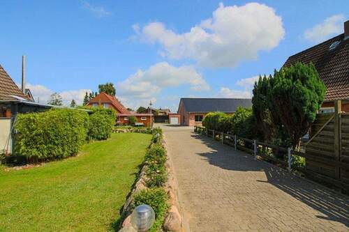 Zufahrt zum Wohnhaus - 