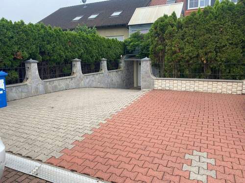 Stellplatz - Einfamilienhaus mit 287,00 m&sup2; in Kitzingen zum Kaufen