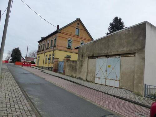 Ansicht mit Garage - Mehrfamilienhaus, Wohnhaus mit 210,00 m² in Liebschützberg zum Kaufen