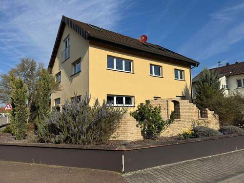 Hausansicht_Seite - 2 Zimmer Etagenwohnung zur Miete in Graben-Neudorf