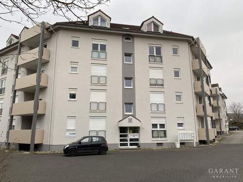 Hauseingang - 2 Zimmer Etagenwohnung zum Kaufen in Eisenberg (Pfalz)