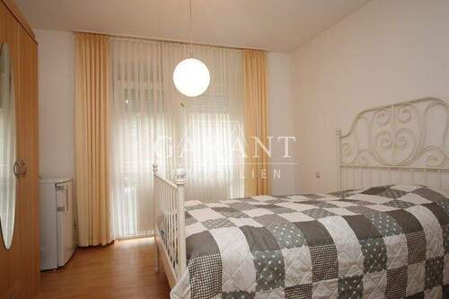 Schlafzimmer - Etagenwohnung mit 57,00 m&sup2; in Eisenberg (Pfalz) zum Kaufen